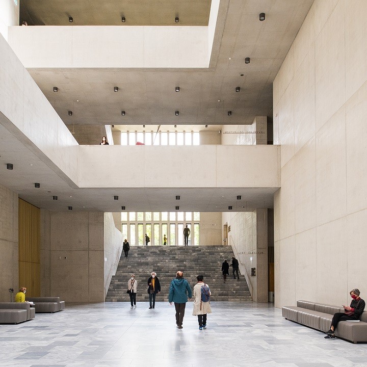 Agenda-rechts_Highlights_Chipperfield_Eingangshalle_Haller.jpg